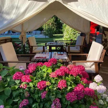 Отель Milano Pool & Garden