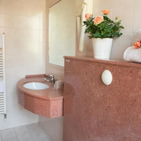 Milano Pool & Garden Отель Саличе-Терме
