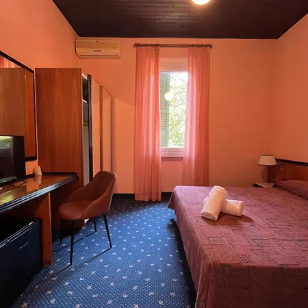 Milano Pool&garden Hotel 3*